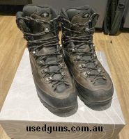 Lowa high country gtx wide uk 9 euro 43 1/2 Worn twice