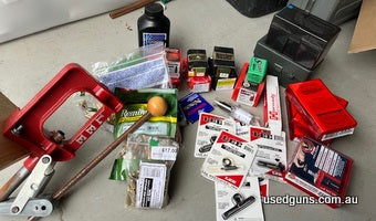 Various centre fire reloading gear 1x Lee partner press, 22-250 Pacesetter dies (brand new)3x sets of Lee loaders 22/250,270,30/06 1x 500 g AR 2207 bottle is op