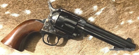 Uberti single action revolver in the hard to find 32-20 WCF chambering. 140mm barrel. Unfired. Listed as very good, not excellent, as there in a mark on the gri