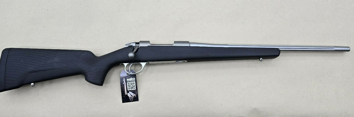 Brand New Old Stock Sako 85 Carbonlight with full Beretta factory warranty. Firearm has been upgraded by Beretta Australia to the Sako 90 Peak carbon stock whic