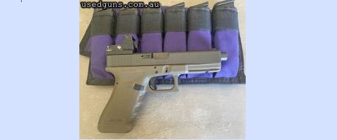 Very good condition Glock 17A with red dot and extended mag release, comes with Glock hardcase and 6 magazines.