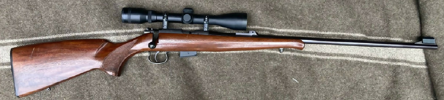 Nice classic style CZ 22 magnum, a couple of bumps in the wood, metalwork clean, bore shiney. 95 model. Comes with cheapy Tasco 6x40 in steel Tasco rings. Rear 