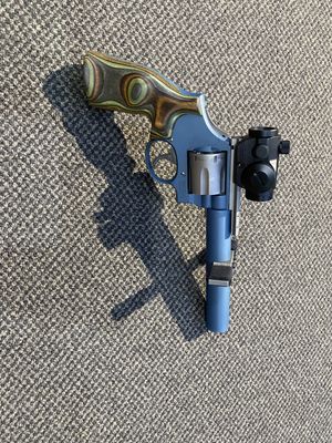 CONSIGNMENT USED SMITH & WESSON 586 .357MAG 6RND B/R 150MM BLUED REVOLVER W/ RED DOT & GREEN WOOD GRIP SN: AHP6140M