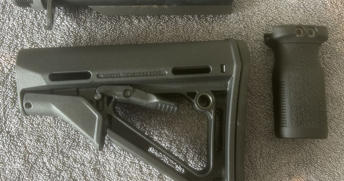 Magpul CTR Carbine Butt Stock & Magpul MOE RVG Grip