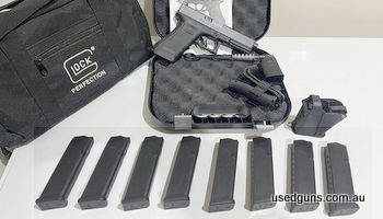Glock 17 Gen 4 this model has interchangeable back straps, also with 8 Glock mags and speed loader. Purchased to get into handguns but just don‚Äö√Ñ√¥t have tim