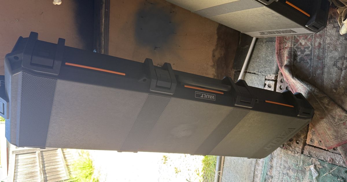 Pelican Vault V800