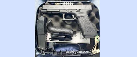 Glock 34 Gen 4 MOS in Fantastic condition! Comes with: - Two Original Glock Magazines - 2 grip attachments for larger hands - Quick Mag Loader - MOS sight attac