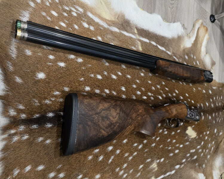 Beretta 686 classic, the classic model came with upgraded grade 3 timber stock which normally comes on the higher end eell model, as you can see in the photo th