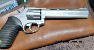 7 shot revolver in very good condition with rubber grips