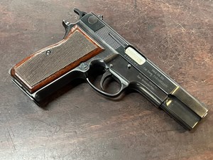 MAUSER
MODEL 80 HI POWER
9MM, 13 SHOT
ORIGINAL CHECKERED TIMBER GRIPS
MANUFACTURED IN THE 1980S
VERY RARE PISTOL
HIGH GLOSS BLUED FINISH
#90008753

EXC+ $3190