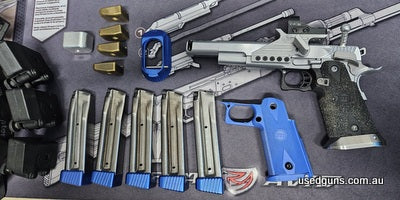 STI Grand Master in 38 Supercomp. C-More RTS 2 6 MOA. Custom Guns Engineering red dot mount and gas pedal. extended mag release. DAA ambi shielded thumb safety.