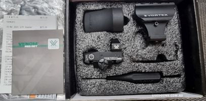 Brand New Venom 6MOA Dot. Purchased for a new 5.56 Tactical Rifle and never used, decided to go with low power optic instead. Will suit new buyer. Comes with a 