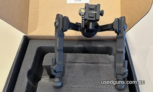 This bipod is like new, as can be seen in the photos has been used only 3 times and is in perfect condition. No scratches !