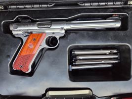Quality pistol, 4 magazines & original hard case. Has had very little use. Selling as no longer shooting.