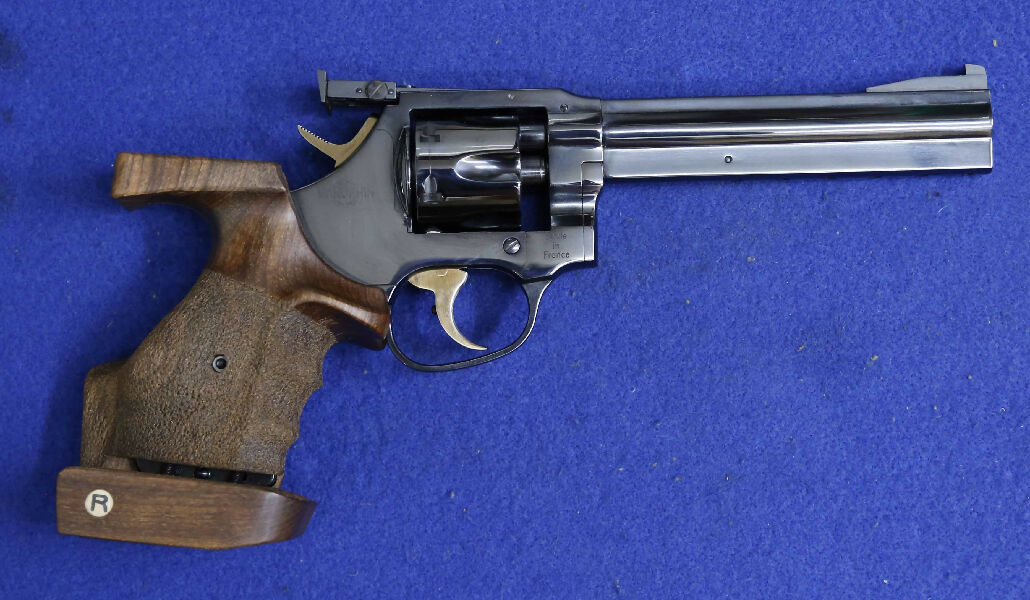 Manurhin MR32 revolver, timber target grip. blue barrel 150mm 6 shot, open sights.