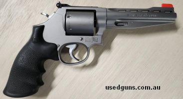 Very good condition, one owner since new. Comes with original packaging and box. Has had little use and always well kept. S&W Performance Centre pistol with 7 r