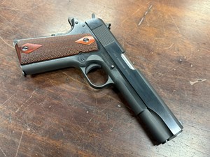 COLT
1911 CLASSIC
45ACP
7 SHOT
5 INCH BARREL
CLASSIC BLUED FINISH
ORIGINAL CHECKERED TIMBER GRIPS
#GV011306

EXC+ $990