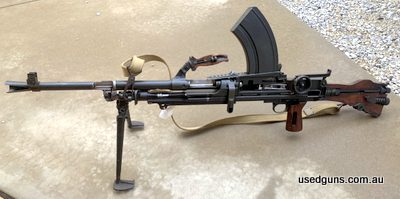 This Bren Mk1 was manufactured at Lithgow factory in 1941 and was sectionalised for instructional purposes. The gun is only sectionalised on the left side leavi