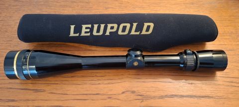 Gloss Leupold 6.5-20x40 for that classic rifle. Has been on my Sako 22 its whole life. One small ring mark stops it being classified as excellent. Includes neop