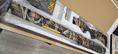 Browning Cynergy Camo 12ga 30" barrel comes with 3 factory chokes, 2 extended waterfowl chokes, manual, box, choke tool etc. Like new fired 25 shells.