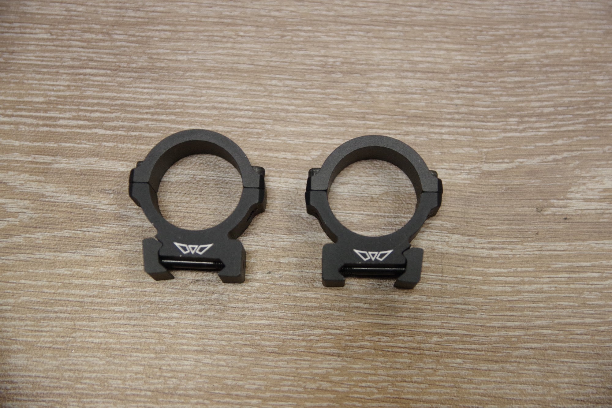 S/H WARNE VAPOR 30mm MEDIUM RINGS TO SUIT WEAVER / PICATINNY BASE.