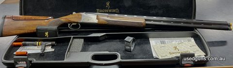 Browning GP Trap. Modern engraving which includes a gold and silver design. The 1.8kg weight barrels (approx.) are back bored with Invector+ Midas chokes. Fitte