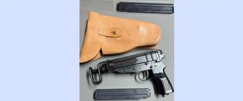 One for the collectors, complete with holster and 2 magazines.