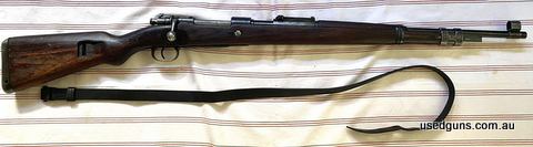DOT43 K98K 1943, light pitting on the reciever, dark bore but still with well defined rifling (6/10). Come with original leather sling. text for more info. Non 