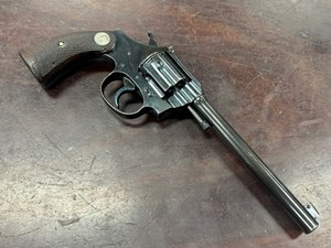 COLT
OFFICIAL POLICE TARGET
22 WRF
6 SHOT
6" BARREL
EXCELLENT BORE
CLEAR MARKINGS 
COLT HARTFORD ADDRESS ON TOP OF BARREL
ORIGINAL CHECKERED COLT GRIPS
PRE 46 COLLECTABLE HANDGUN
MANUFACTURED 1937
#17637

VGC+ $890