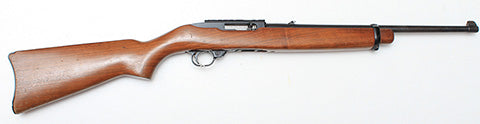 Ruger 10/22 Rifle in .22LR, in very good condition. A classic favorite among rimfire shooters, this semi-automatic rifle features a reliable blowback action, fa