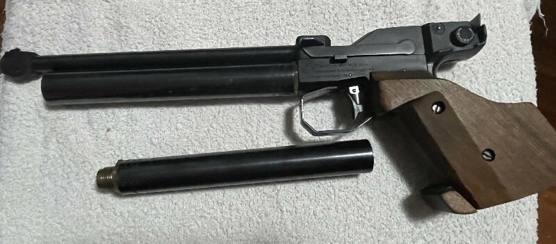 FWB .177 Air Pistol comes with 2 cyliders and filling adapter¬†