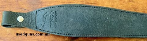 Barely used leather rifle sling. Suede padded, . Complete with all screws/studs. Perfect for classic timber guns ...of which I have no-longer have any. Plus pos