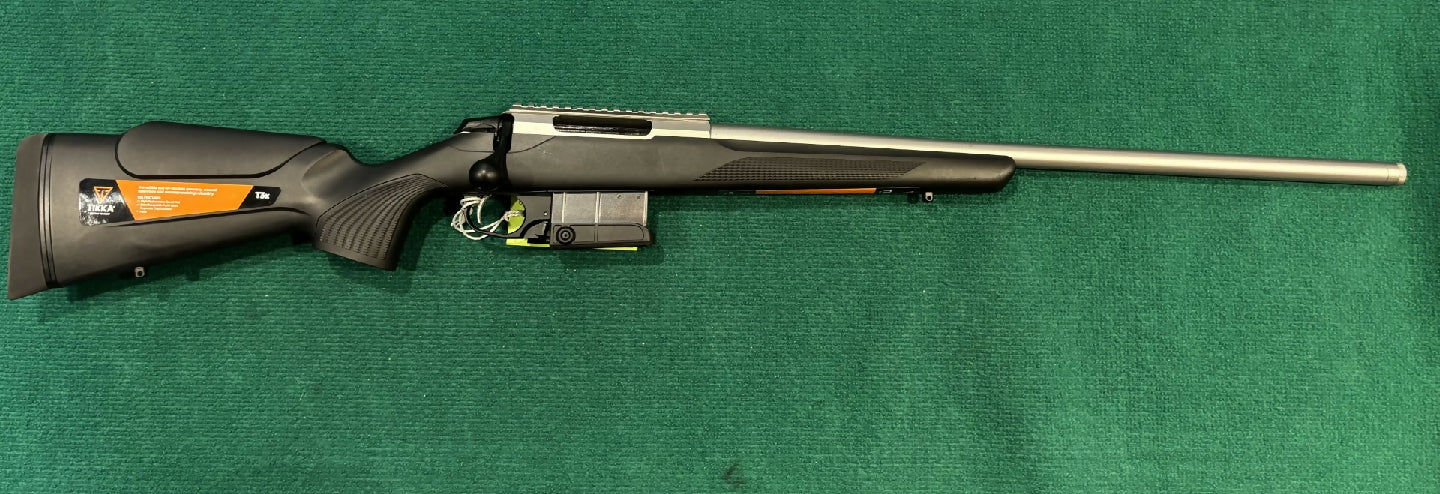 22983105