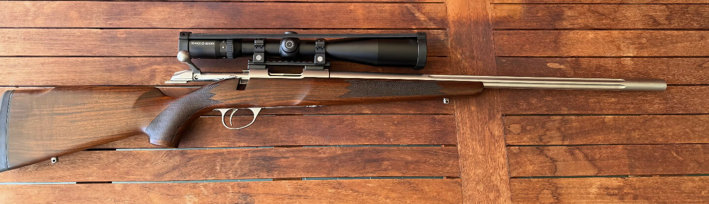 Sako Varmint Stainless Walnut 204 Ruger. Contessa 20MOA picatinny rail. Excellent shooter- safe queen.