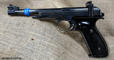 #1021 Pretty Tidy, however it's got that used look as the blueing is worn from handling. Which is a good sign to show that it was out working. I list all my gun