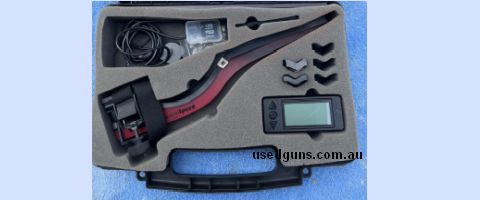 Comes in hard case in excellent condition with manual.