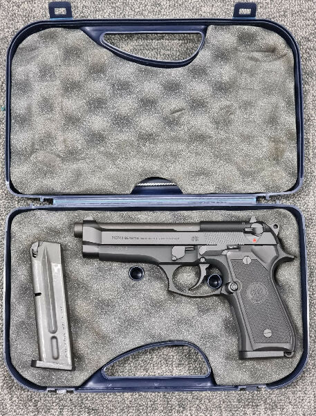 A Beretta 92FS in 9mm in excellent condition.¬†The previous owner claims this gun pistol is unfired. Comes with dark blue Beretta plastic case and two magazines