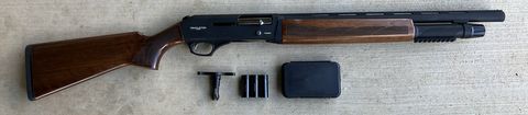 Templeton T2000 push button shotgun. As new condition, cycles well with buckshots. About 3 boxes of shells put through it. Comes with 4 chokes and tool. Only se