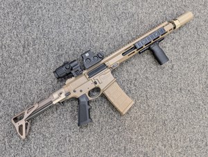 WEDGETAIL
MPR MICRO - PACKAGE 
300 BLACK OUT
10 SHOT
MAGPUL LONG FDE PMAG
PUMP ACTION
CATEGORY B IN QLD
13 INCH BARREL
THREADED MUZZLE
A2 GRIP
SHORT HANDGUARD 
MAGPUL DUST COVER
MAGPUL RVG FRONT GRIP
MADE IN AUSTRALIA
MAXIM DEFENSE CCS GEN 6 COLLAPSIBLE STOCK
SUREFIRE WARCOMP MUZZLE B