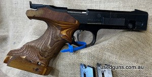 #1066 Looks and feels the part. has some scuff marks underneath on alloy. I list all my guns as Fair unless they are new, it is up to you to judge what conditio
