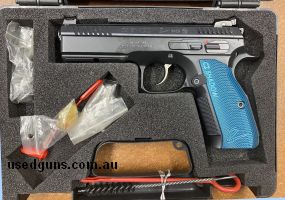 COMES WITH 4 MAGAZINES AND A HOLSTER