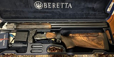 Beretta DT10 black action trap gun 1550 barrels bottom barrel briley choke it‚Äö√Ñ√∂‚àö√ë‚àö¬•s comes with 4 chokes adjustable stock beretta socks beretta case 