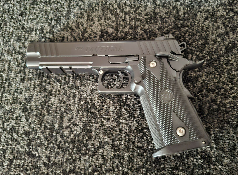 Sti tactical 5.0 in excellent condition with 2  sti mags.  Low roud count Very accurate and hard to find.