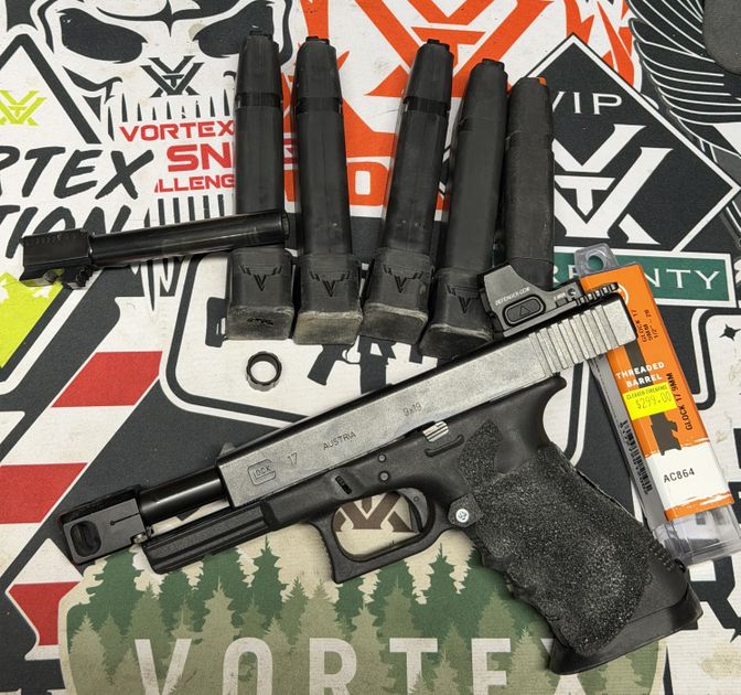 Glock 17 - 5 mags - Defender CCW - Compensator