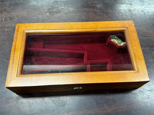 COLT
MODEL 1849
POCKET 
AMERICAN TIMBER CASE
GLASS LID
RED FELT LINED
WITH KEY
ONE ONLY

AS NEW $490