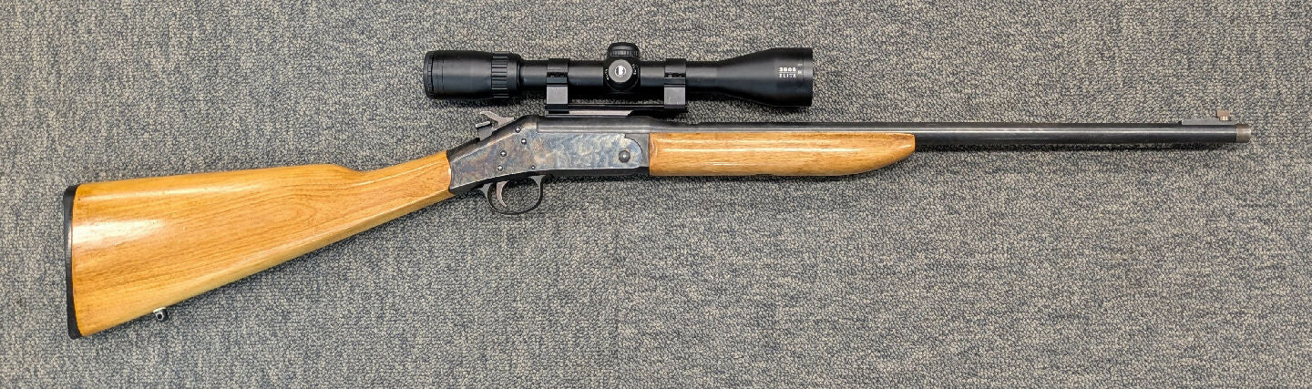 A Harrington & Richardson Topper Model 158 break action single shot rifle in 22 Hornet in very good condition. This rifle is fitted wih a Bushnell 3500 Elite 4-