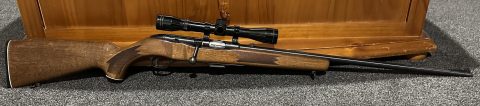 Mossberg 640KD Bolt Action .22WMR 5 Shot. In very good condition with minimal marks to timber or metalwork. Fitted with a Tasco 4x32 scope and mounts. Price inc