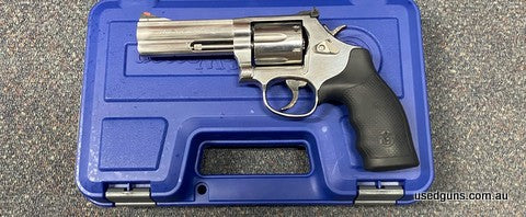Excellent condition Smith & Wesson 686-6 in 357 Mag. Comes cased with 5 speedloaders. $30 freight to your dealer Australia wide (WA $75 Perth Only). 2 month lay
